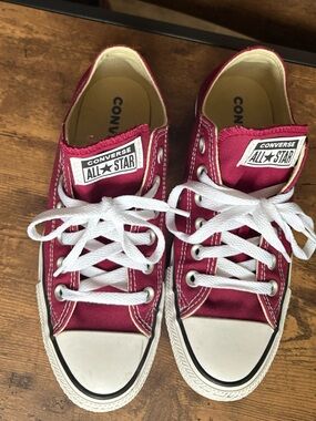 Converse Low Top Sneakers - Burgundy and White